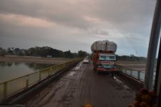 Brücke über den Ganghara zwischen Ramnagar und Jarwal