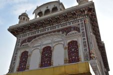 Seitenfassade des Darshani Deori