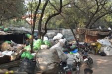 Im Slum wird Abfall sortiert