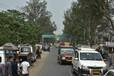 Enge Strassenverhältnisse schon am Beginn der Fahrt nach Darjeeling