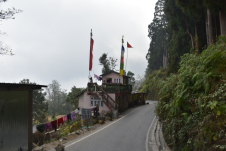 Schmale aber leere Strasse Richtung Kalimpong