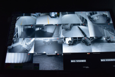 Monitor mit Überwachungskamerabildern