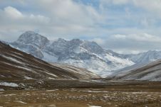 Blick in die Berge dank besserem Wetter am Ak-Beyt Pass
