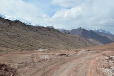 Die Piste auf der kirgisischen Site des Kyzyl-Art Passes