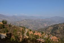 Der Tribhuwan Highway schraubt sich in die Höhe