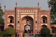 Eingangstor zum Jahangir Mausoleum