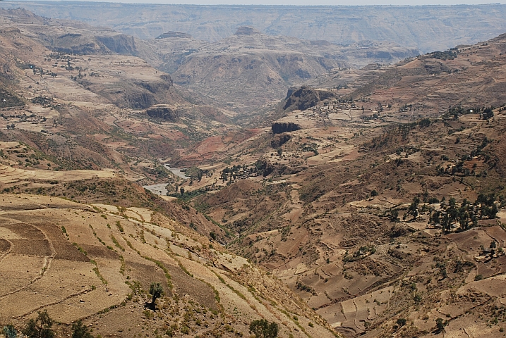 Landschaft entlang der &ldquo;Chinese Road&ldquo; bei Debre Zebit