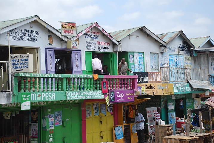 Gesch&auml;fte an der Likoni F&auml;hranlegestelle im s&uuml;dlichen Mombasa