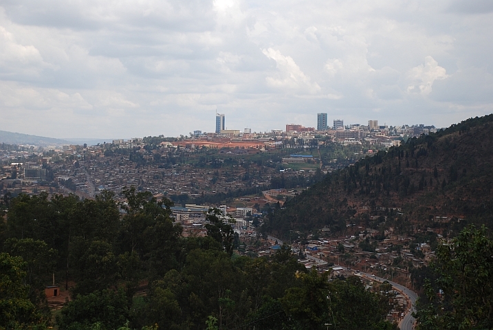Das Stadtzentrum von Kigali liegt ...auf einem H&uuml;gel