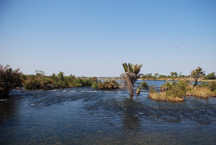 Der Luombe Fluss oberhalb der Chishimbaf&auml;lle westlich von Kasama