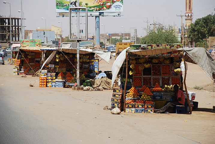 Fr&uuml;chteverkaufsst&auml;nde in Omdurman, Khartoums Schwesterstadt am Westufer des Weissen Nils