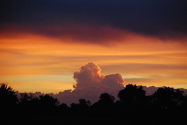 Ein Abendhimmel, wie er nur in Afrika m&ouml;glich ist