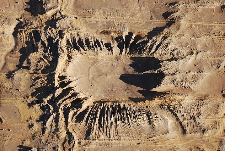 Kein Mondkrater sondern eine kleine Gesteinsauswaschung am Fish River Canyon