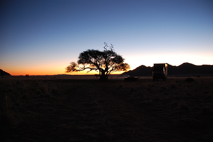 Traumhaft farbige Abendd&auml;mmerung am Rande der Namib