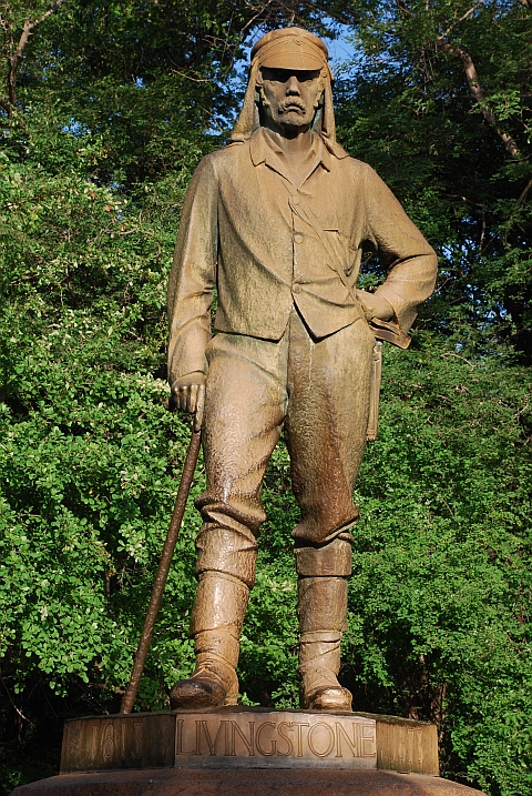 Statue von David Livingstone, dem &ldquo;Entdecker&ldquo; der F&auml;lle