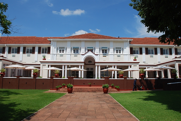 Das altehrw&uuml;rdige, elegante Victoria Falls Hotel