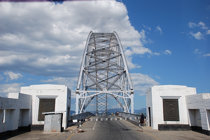 Die imposante Birchenough Bridge &uuml;ber den Save Fluss 