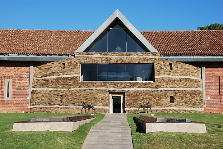 Geb&auml;udefront der Graham Beck Kellerei zwischen Franschhoek und Paarl