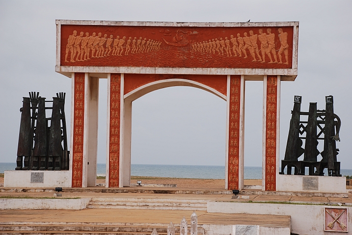 Das &ldquo;Tor ohne Wiederkehr&ldquo; am Strand von Ouidah
