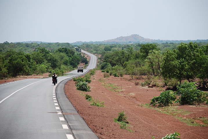 Hauptverkehrsachse Ouagadougou Bobo-Dioulasso zwischen Boromo und Hound&eacute;