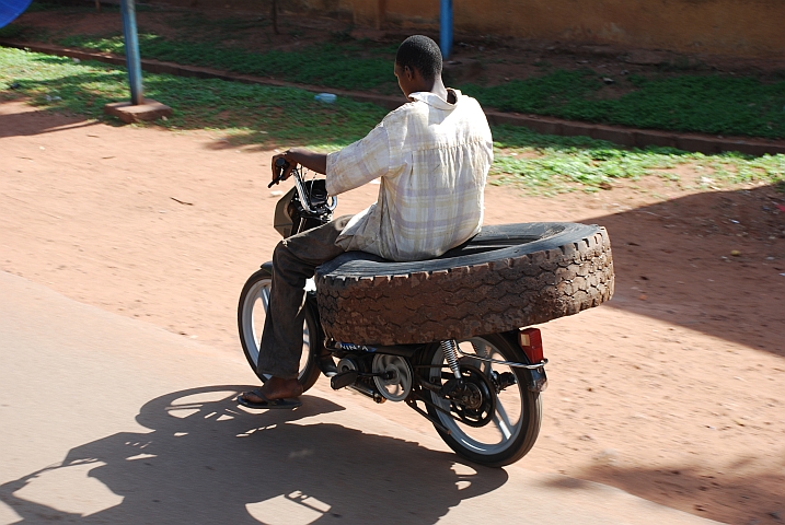 Noch eine interessante Transportl&ouml;sung (Bobo-Dioulasso)