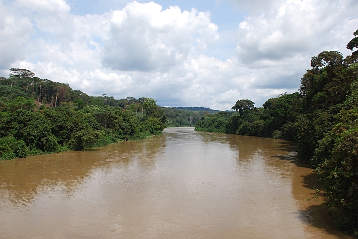 Lolo-Fluss zwischen Lop&eacute; und Lastoursville