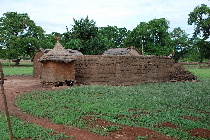 Geh&ouml;ft in einem Dorf zwischen Nandon und Lawra im Nordwesten von Ghana