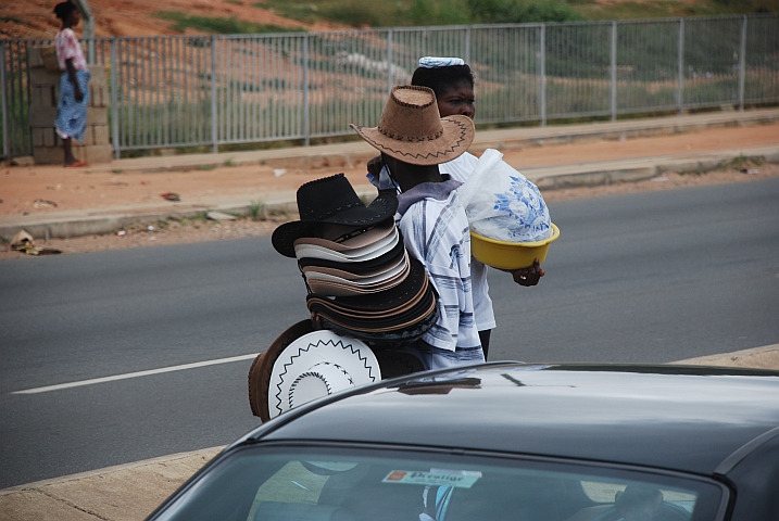 Ambulante Verk&auml;ufer auf der Accra-Umfahrungsstrasse