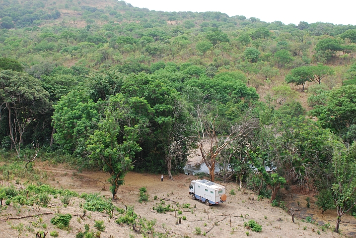 Unser Camp oberhalb der Kambadaga Wasserf&auml;lle direkt am Fluss