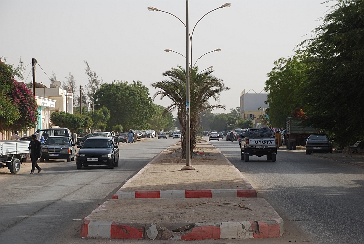 Eine der Hauptstrassen in Nou&acirc;kchott