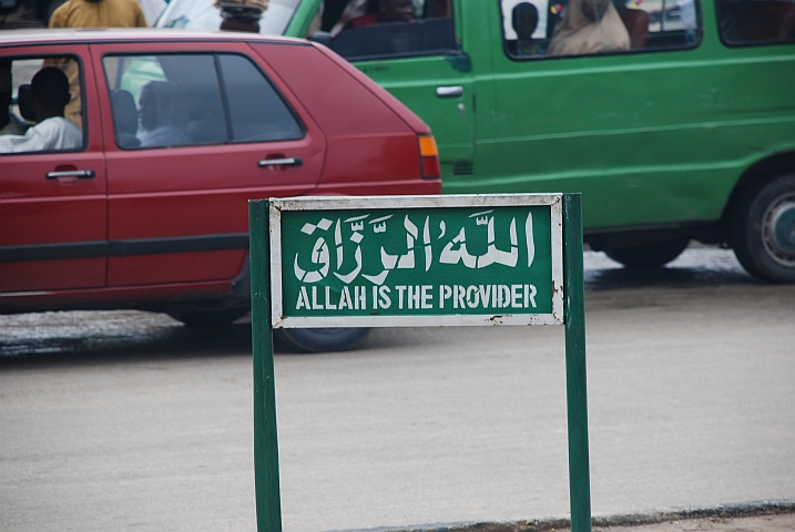 Religi&ouml;se Slogans im islamisch gepr&auml;gten Maiduguri