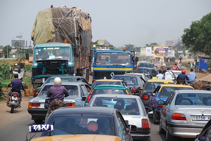 Verkehrschaos bei einem defekten LKW in Lom&eacute;