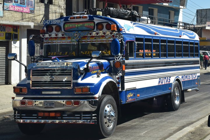 Einer der wilden &Uuml;berlandbusse