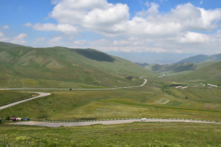 Passstrasse s&uuml;dlich von Spitak, die nach Jerewan f&uuml;hrt