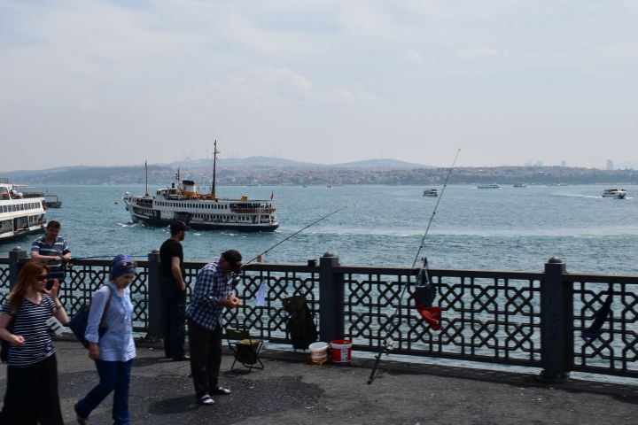 Auf der Galatabr&uuml;cke