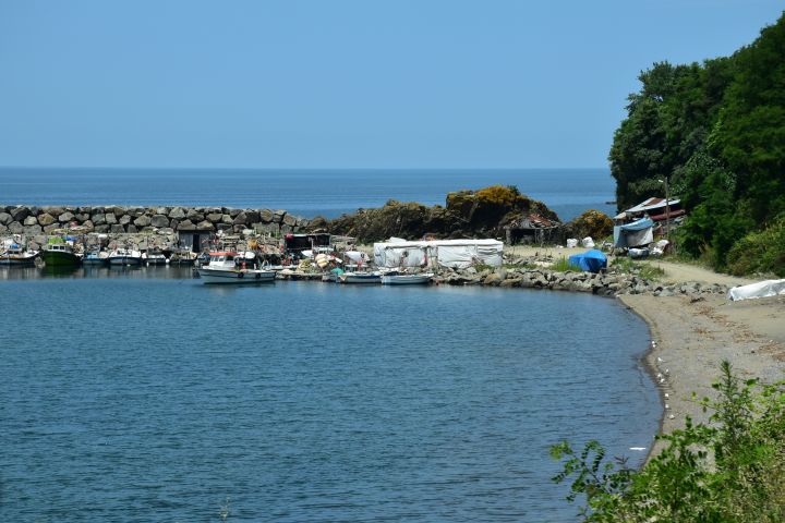 Kleiner Hafen von B&uuml;y&uuml;kagiz in der N&auml;he von Kap Jason