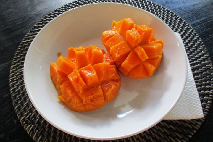 Leckere Mangos im Fr&uuml;hst&uuml;cksteller
