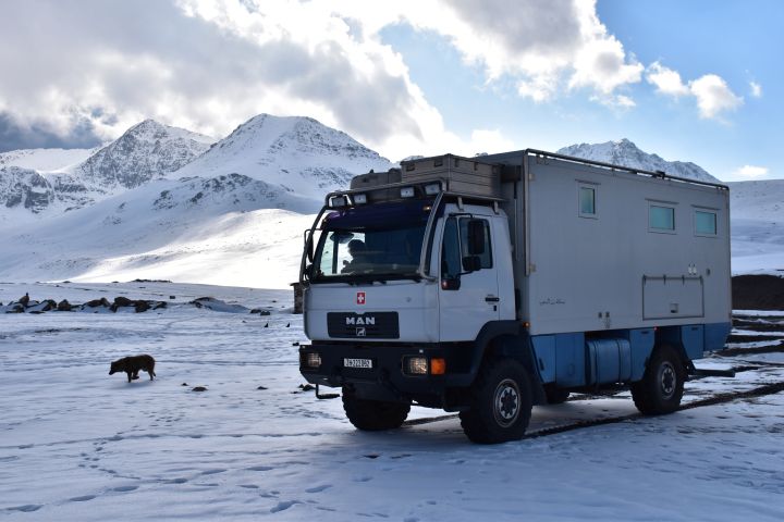 Auf dem Ala-Bel Pass liegt Schnee