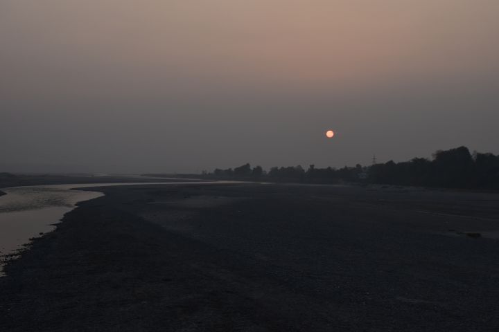 Kurz vor Sonnenuntergang &uuml;berqueren wir den Westlichen Rapti bei Bhalubang