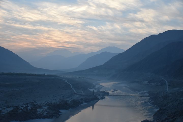 Indus Tal am fr&uuml;hen Morgen bei Balugush